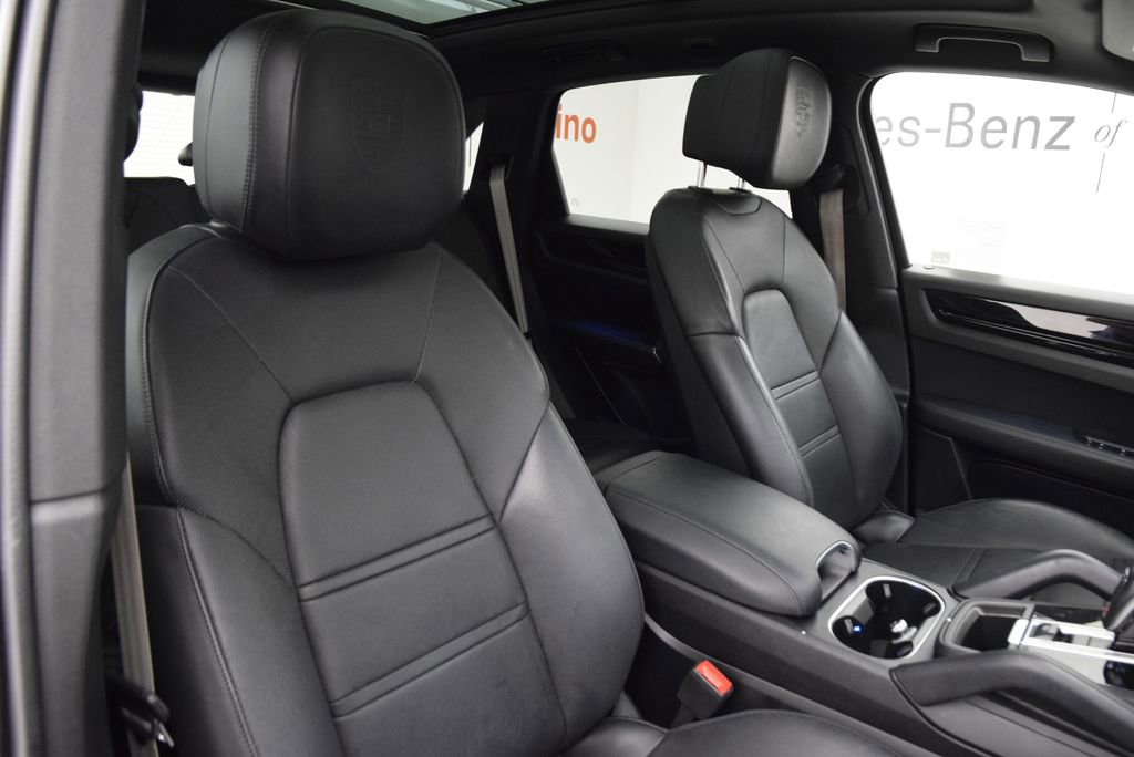 Used 2022 Porsche Cayenne image 18