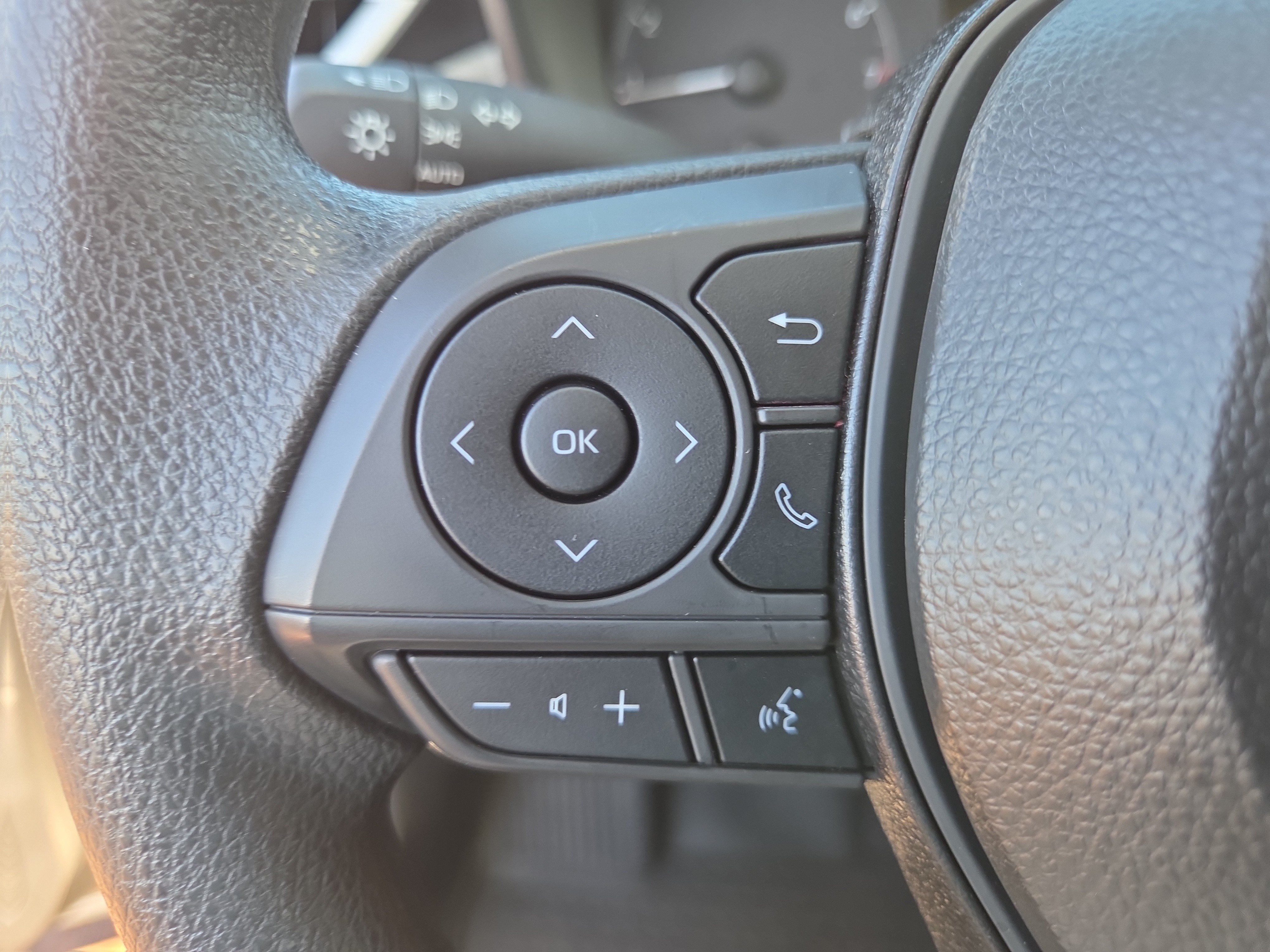 Certified 2025 Toyota Corolla LE FWD image 25