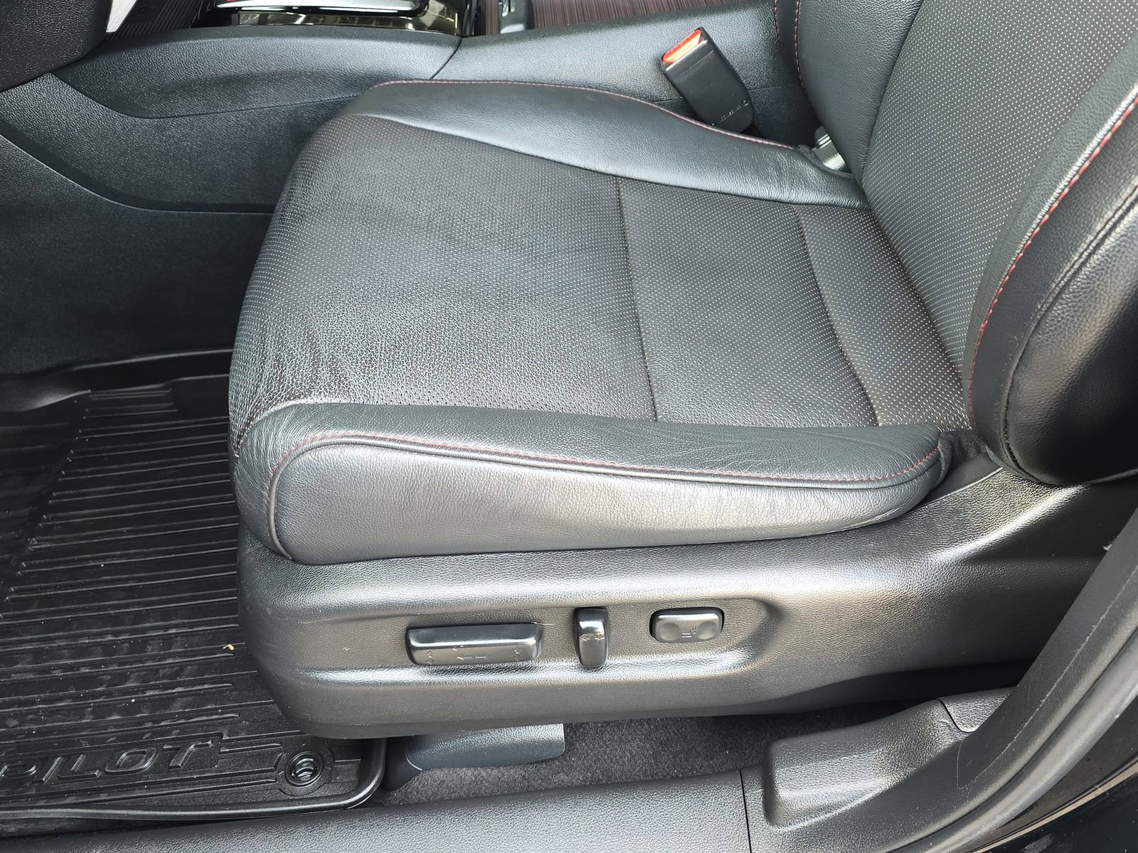 Certified 2022 Honda Pilot Black Edition image 31