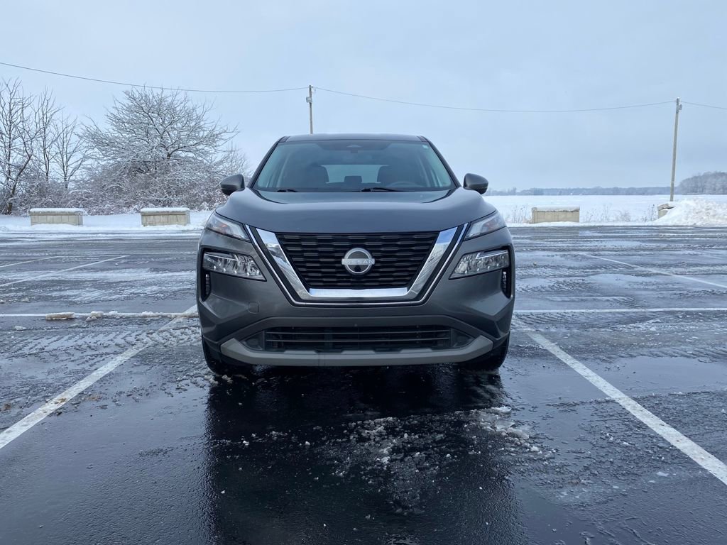 Used 2023 Nissan Rogue SV image 2