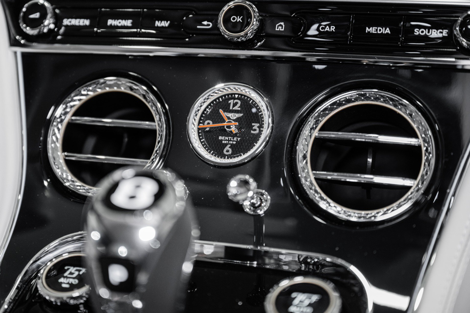 Certified 2023 Bentley Continental GT V8 AWD/4WD image 31