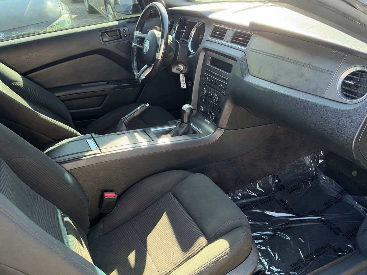 Used 2013 Ford Mustang Coupe RWD image 14