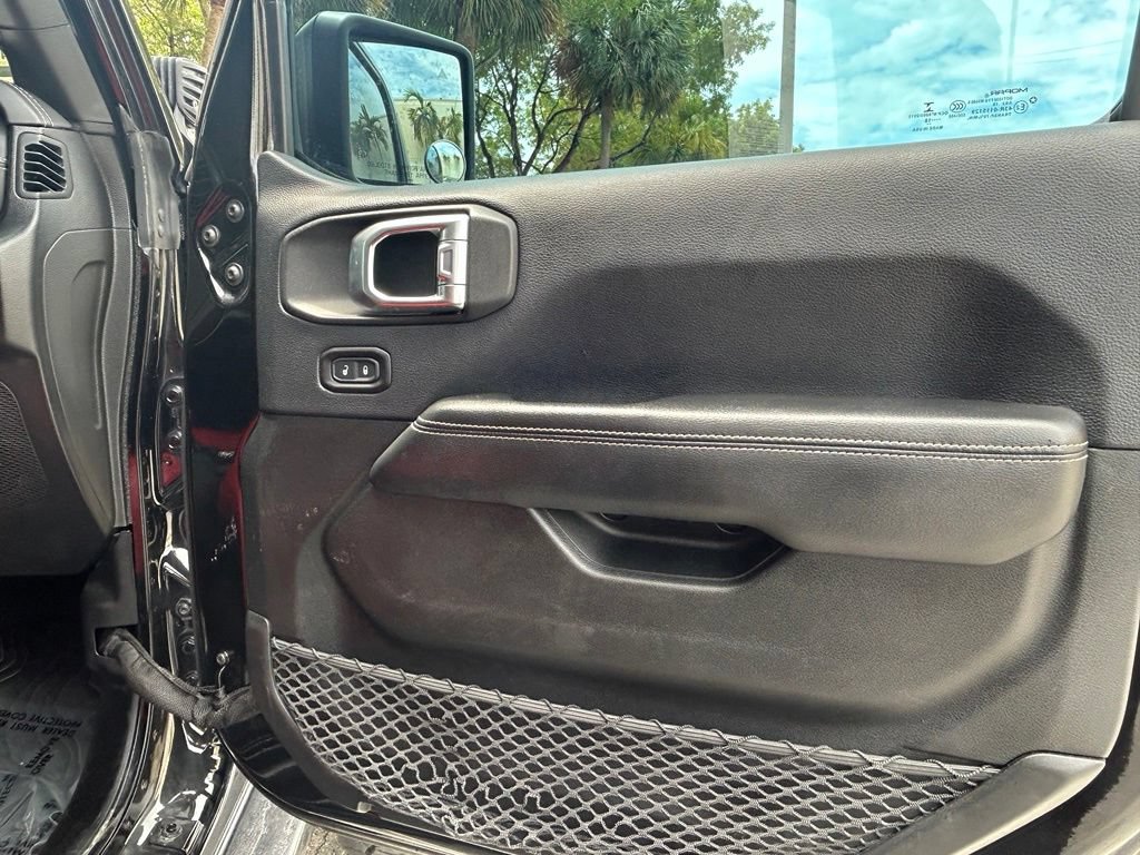 Used 2018 Jeep Wrangler Unlimited Sahara AWD/4WD image 34