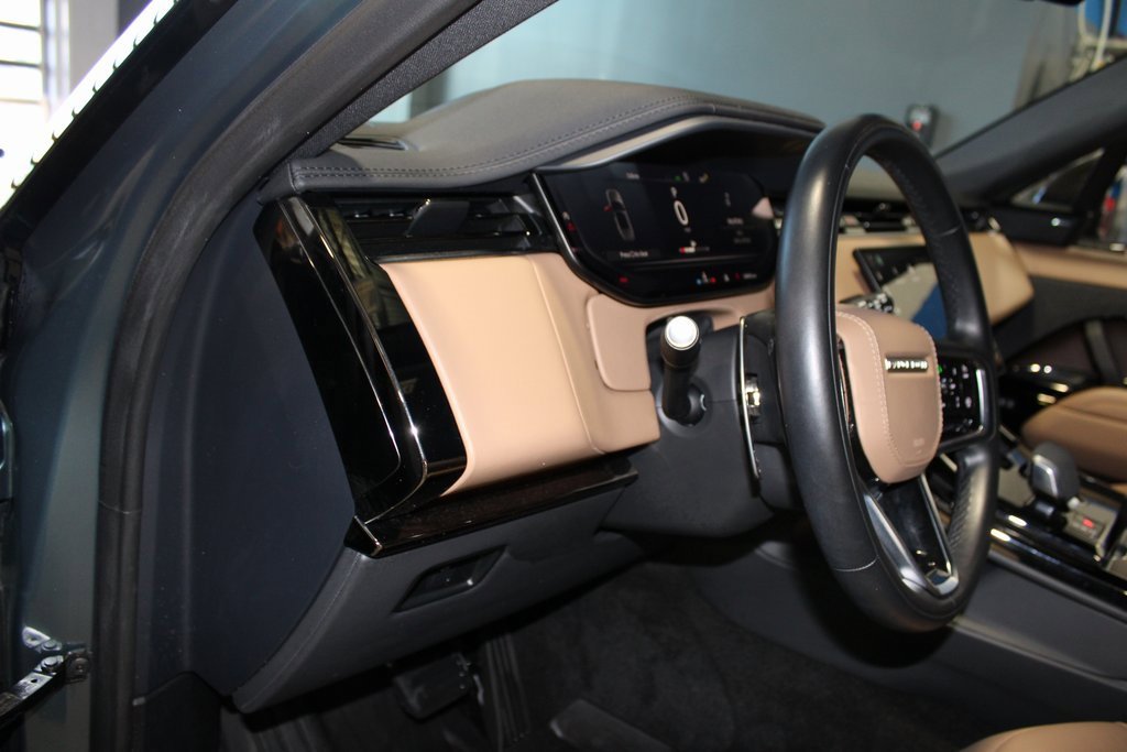 Used 2024 Land Rover Range Rover Sport SE image 11