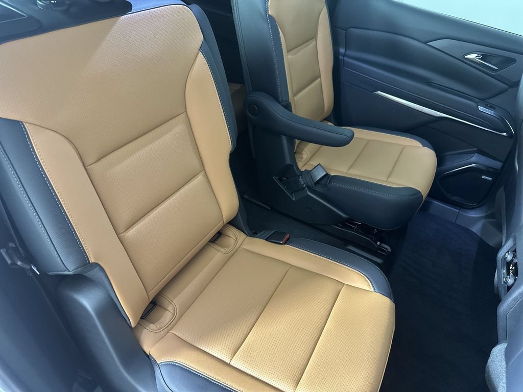 New 2027 Chevrolet Traverse Z71 w/ Enhanced Driving Package AWD/4WD image 28