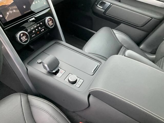 Used 2025 Land Rover Discovery Dynamic SE AWD/4WD image 17