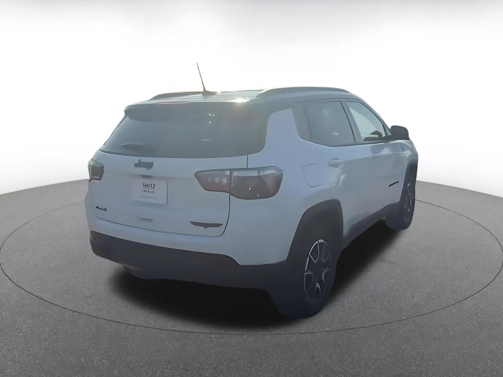 Used 2025 Jeep Compass Trailhawk image 11