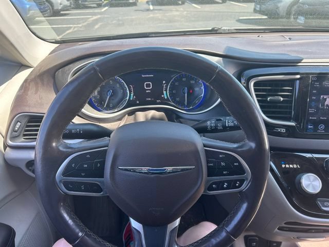 Used 2020 Chrysler Pacifica Touring-L Plus w/ Tire & Wheel Group FWD image 18