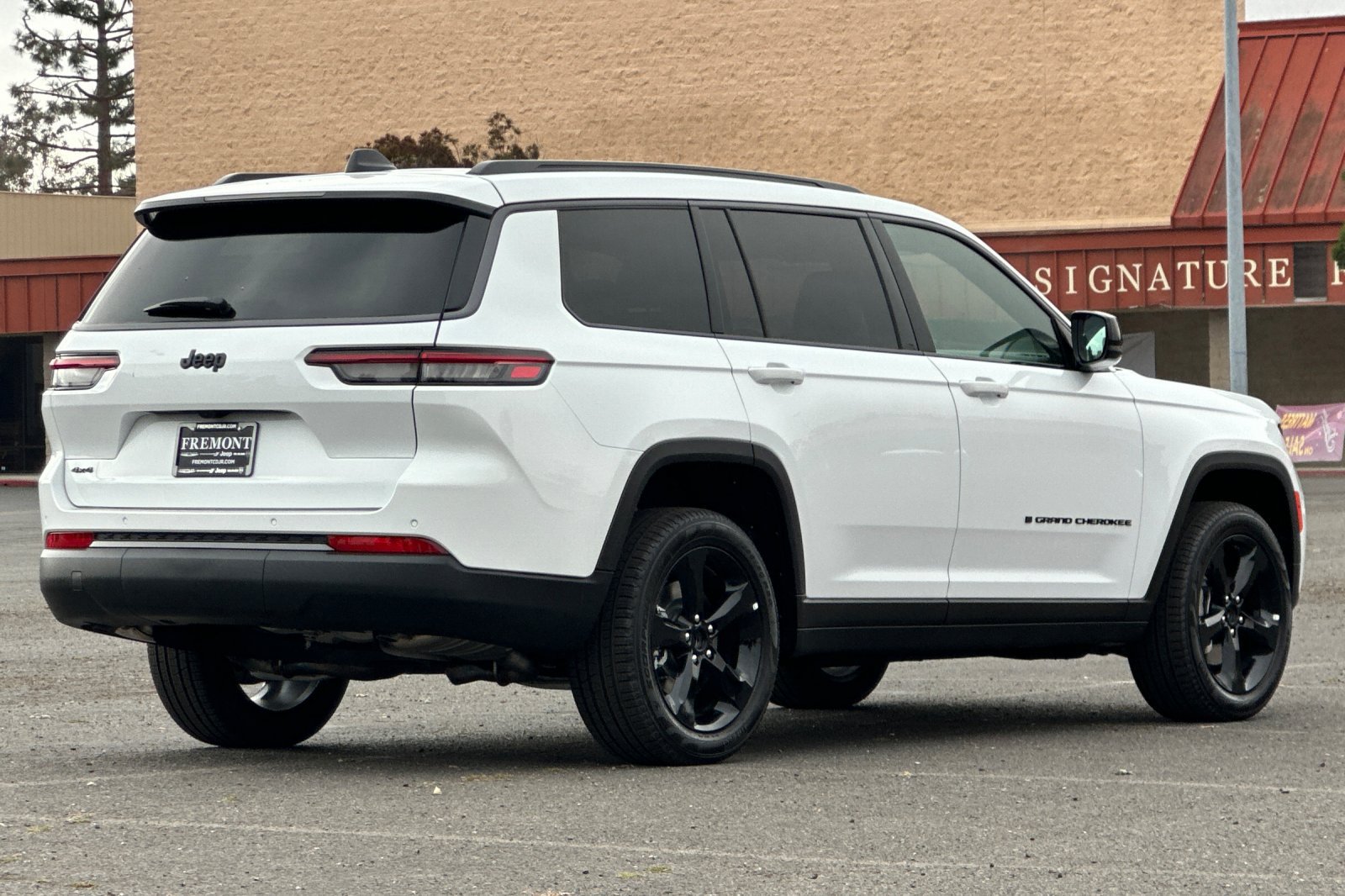 New 2026 Jeep Grand Cherokee L Limited w/ Limited Altitude Package AWD/4WD image 3