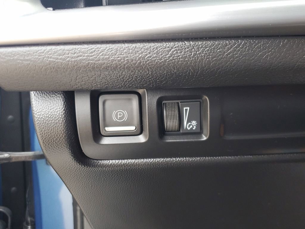 Used 2024 Cadillac XT4 Premium Luxury image 29