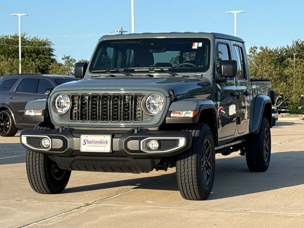 Used 2024 Jeep Gladiator Sport AWD/4WD image 3