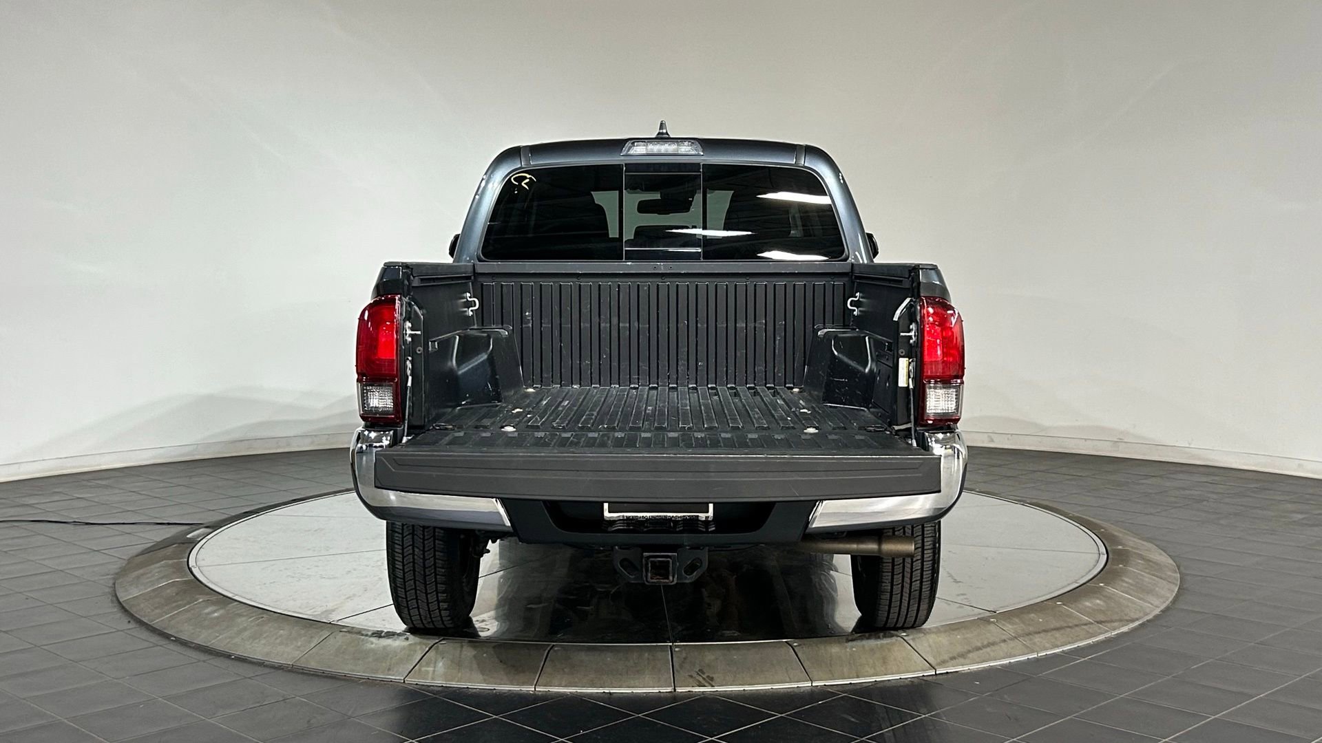Used 2023 Toyota Tacoma SR5 AWD/4WD image 29