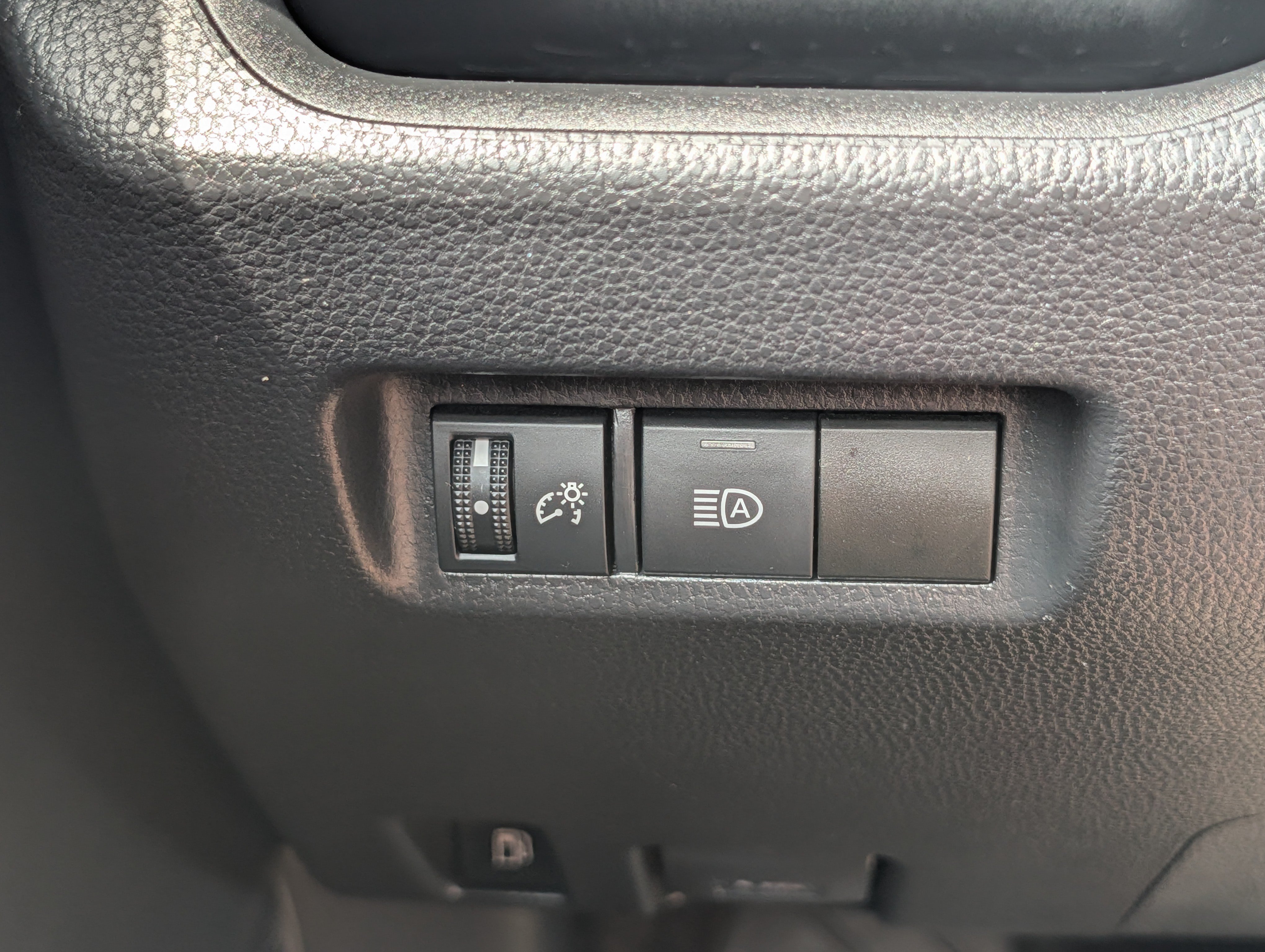 Used 2021 Toyota RAV4 LE AWD/4WD image 26