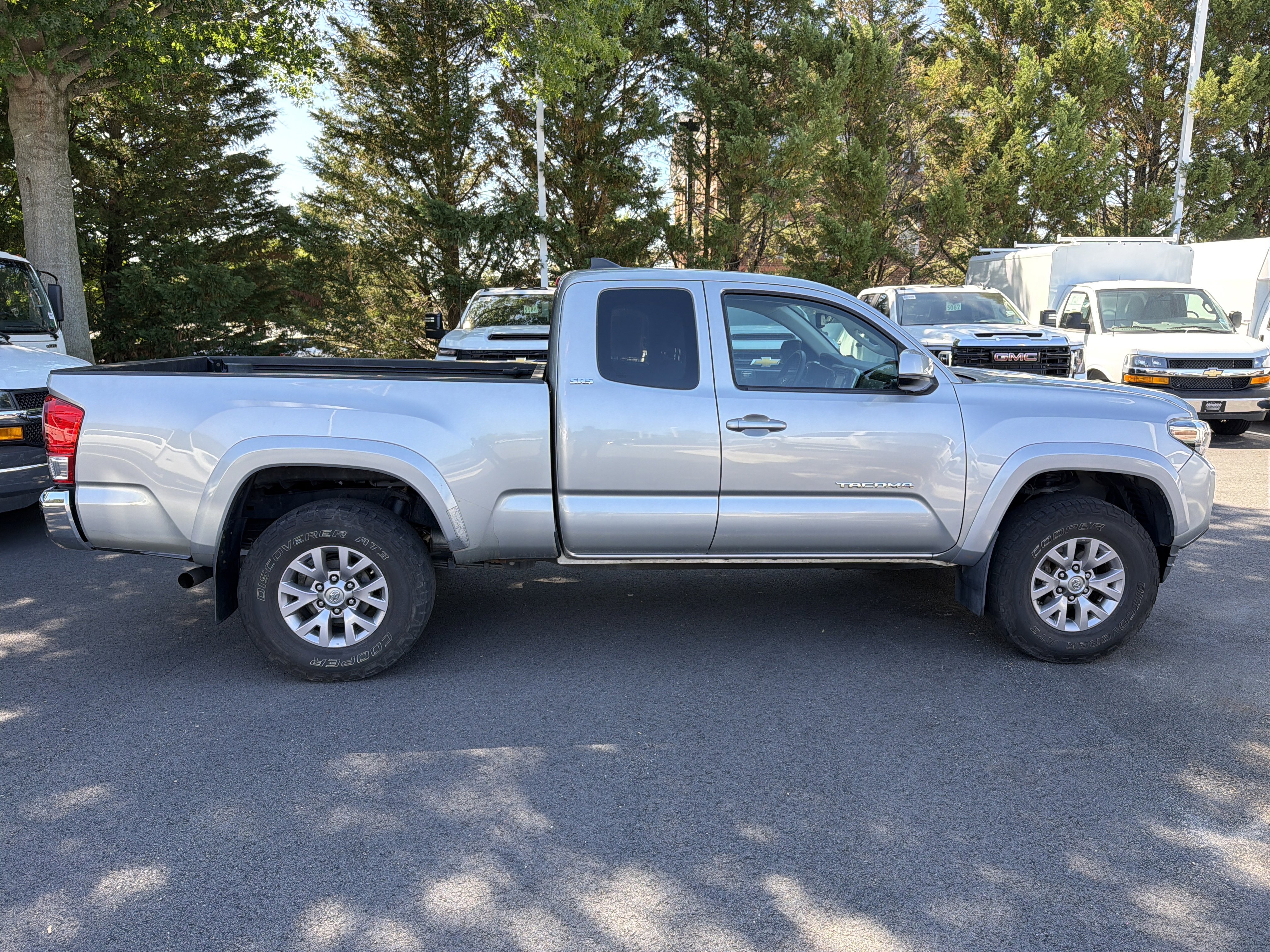 Used 2016 Toyota Tacoma SR5 w/ SR5 Appearance Package (SN) RWD image 11