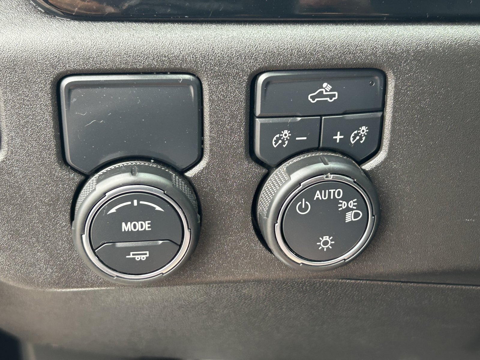 Certified 2025 Chevrolet Silverado 1500 LT RWD image 30