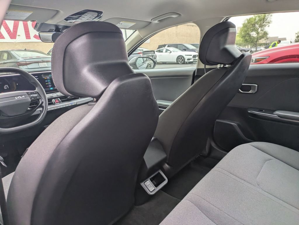 Used 2025 Kia K4 FWD image 32