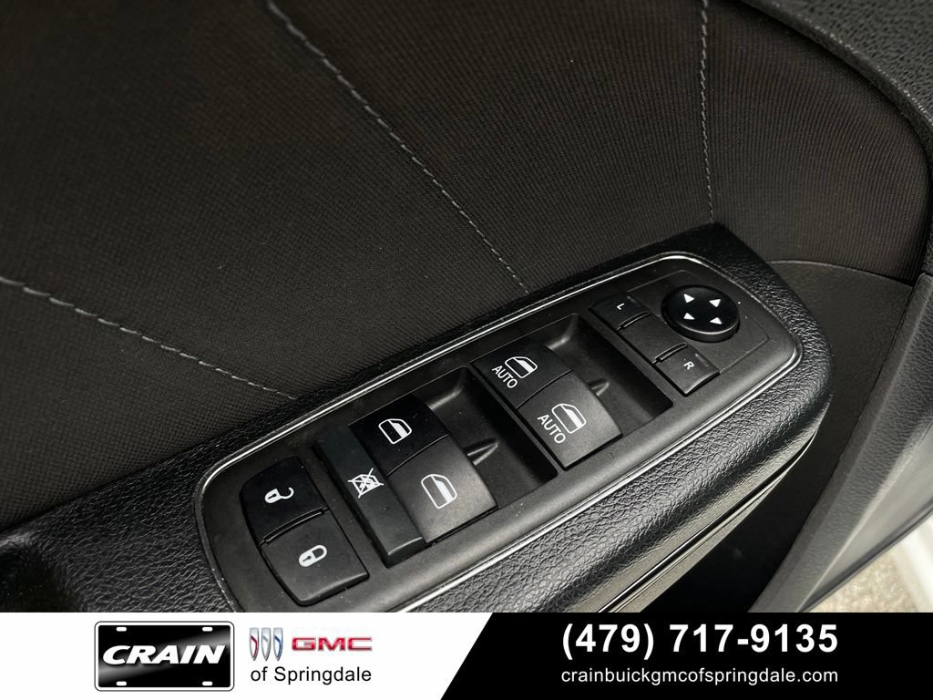 Used 2021 Dodge Charger SXT w/ Blacktop Package RWD image 11