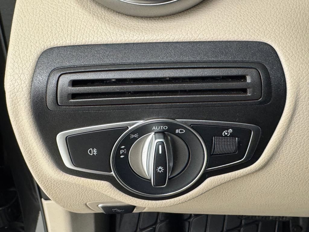 Used 2022 Mercedes-Benz GLC 300 4MATIC image 41