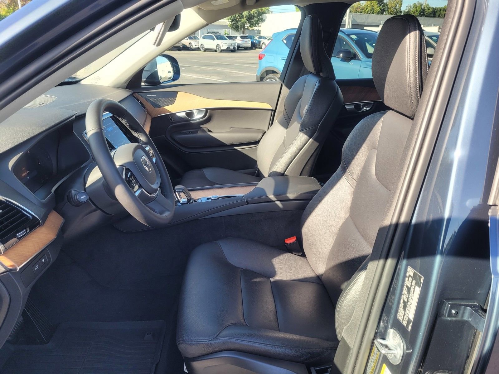 Certified 2024 Volvo XC90 T8 Plus w/ Protection Package Premier image 10