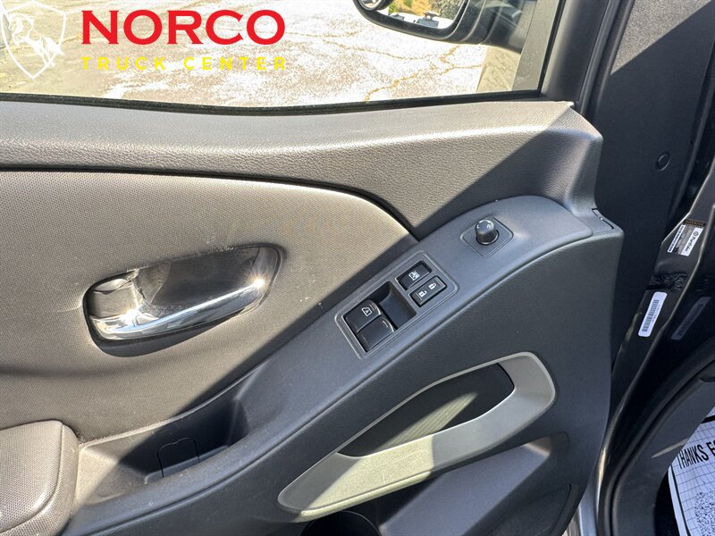 Used 2023 Nissan Frontier SV w/ Technology Package RWD image 16