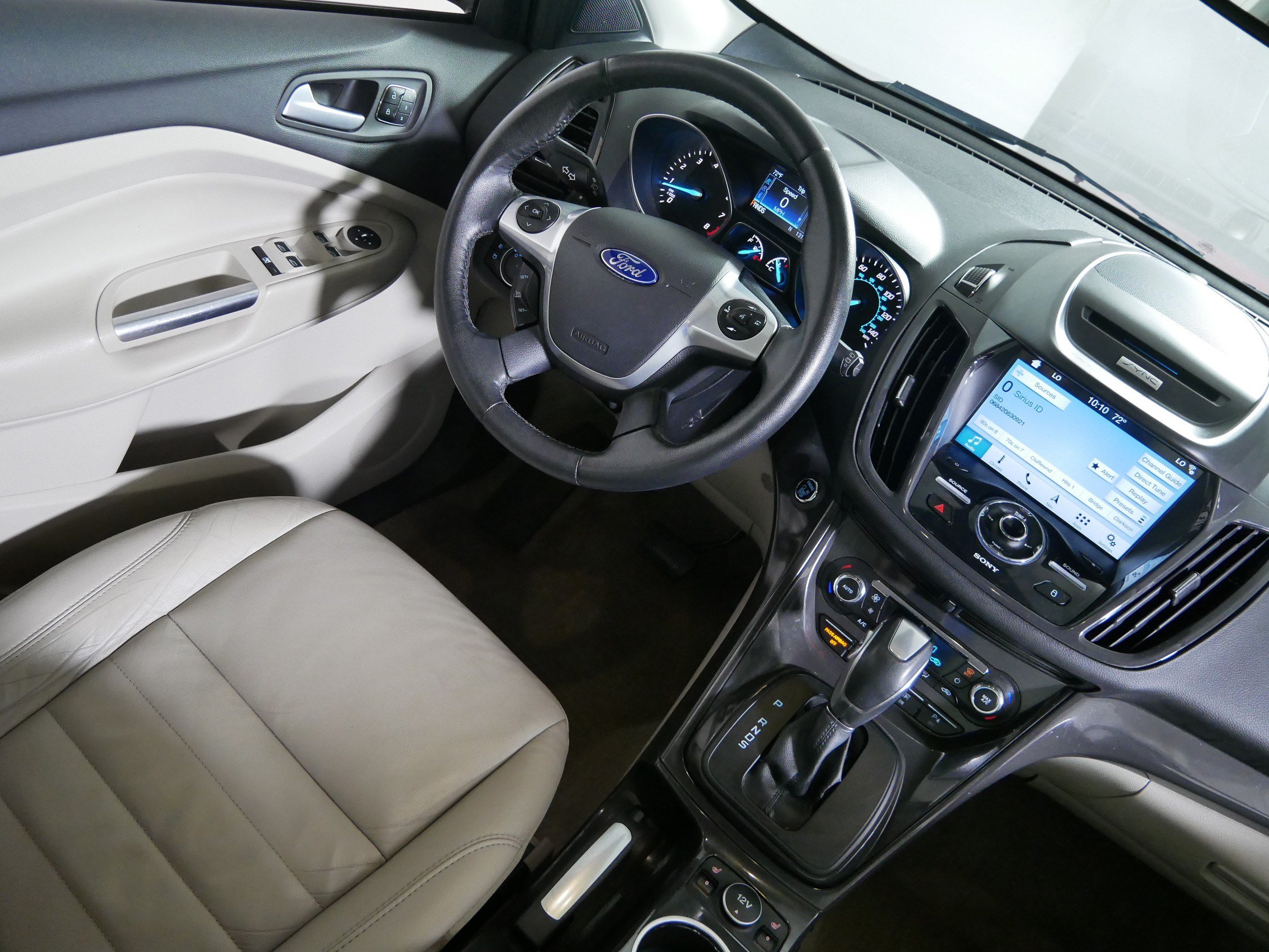 Used 2016 Ford Escape Titanium w/ Equipment Group 301A AWD/4WD image 9