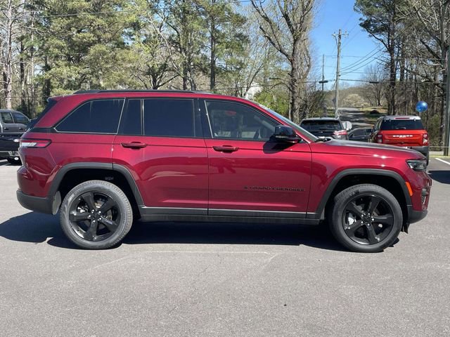 Used 2023 Jeep Grand Cherokee Limited w/ Black Appearance Package image 3
