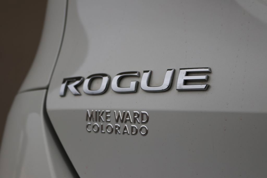 Used 2014 Nissan Rogue SV image 26