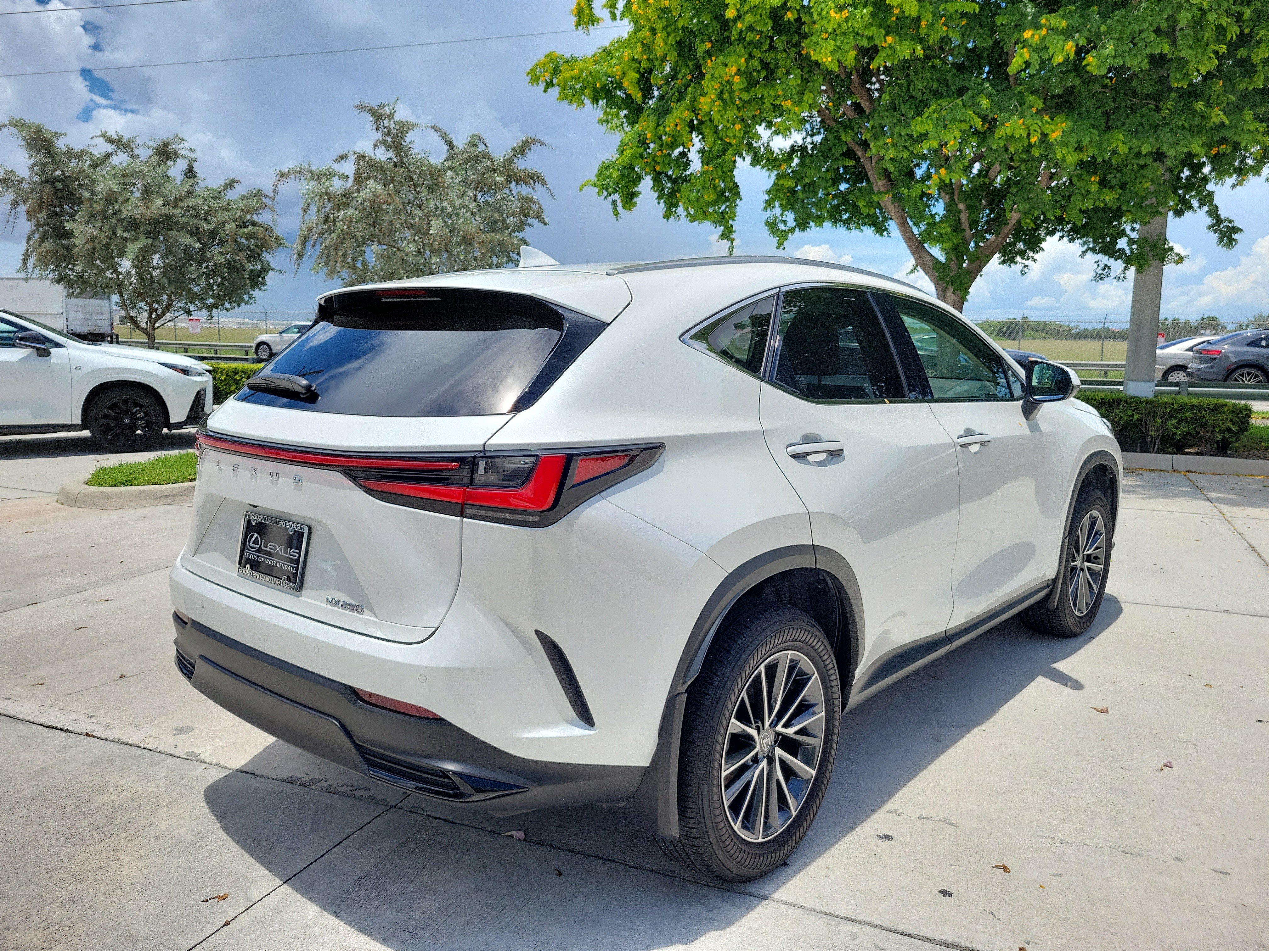 Used 2025 Lexus NX 250 FWD w/ Accessory Package (K3) image 8