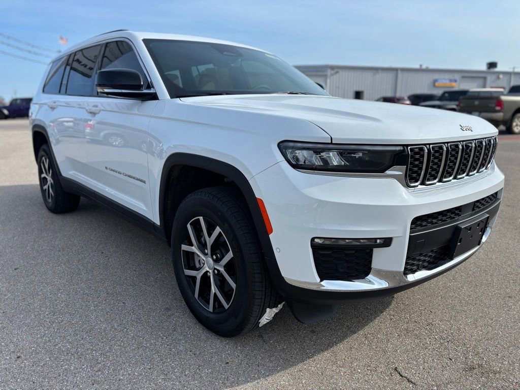 Used 2025 Jeep Grand Cherokee L Limited w/ Luxury Tech Group II image 3