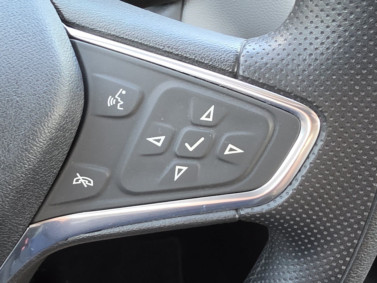 Used 2019 Chevrolet Equinox LS FWD image 18
