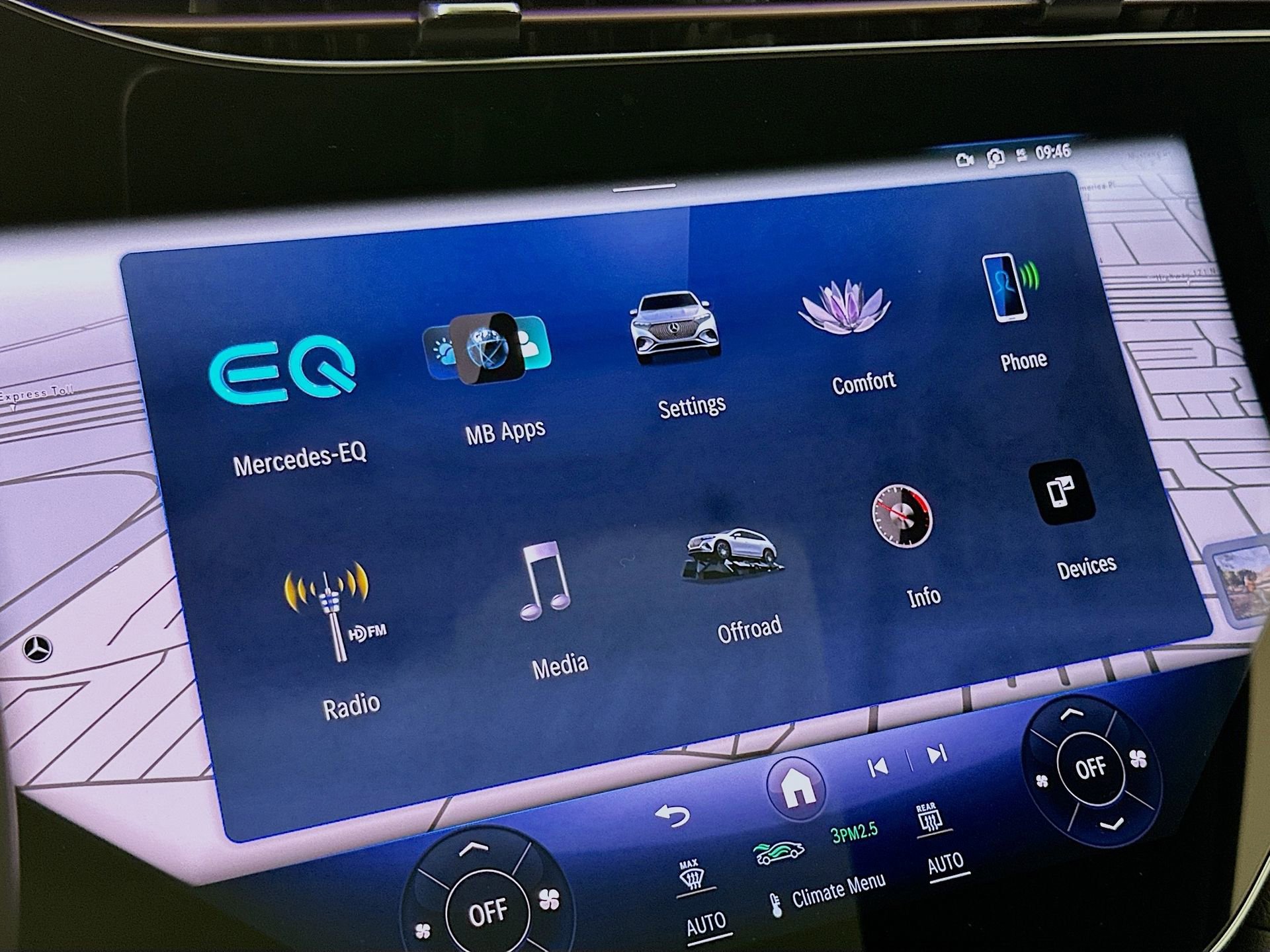 New 2026 Mercedes-Benz EQS 550 4MATIC SUV image 16