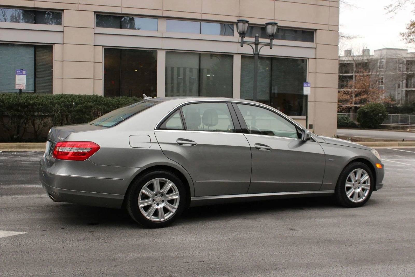 Used 2012 Mercedes-Benz E 350 4MATIC Sedan image 7