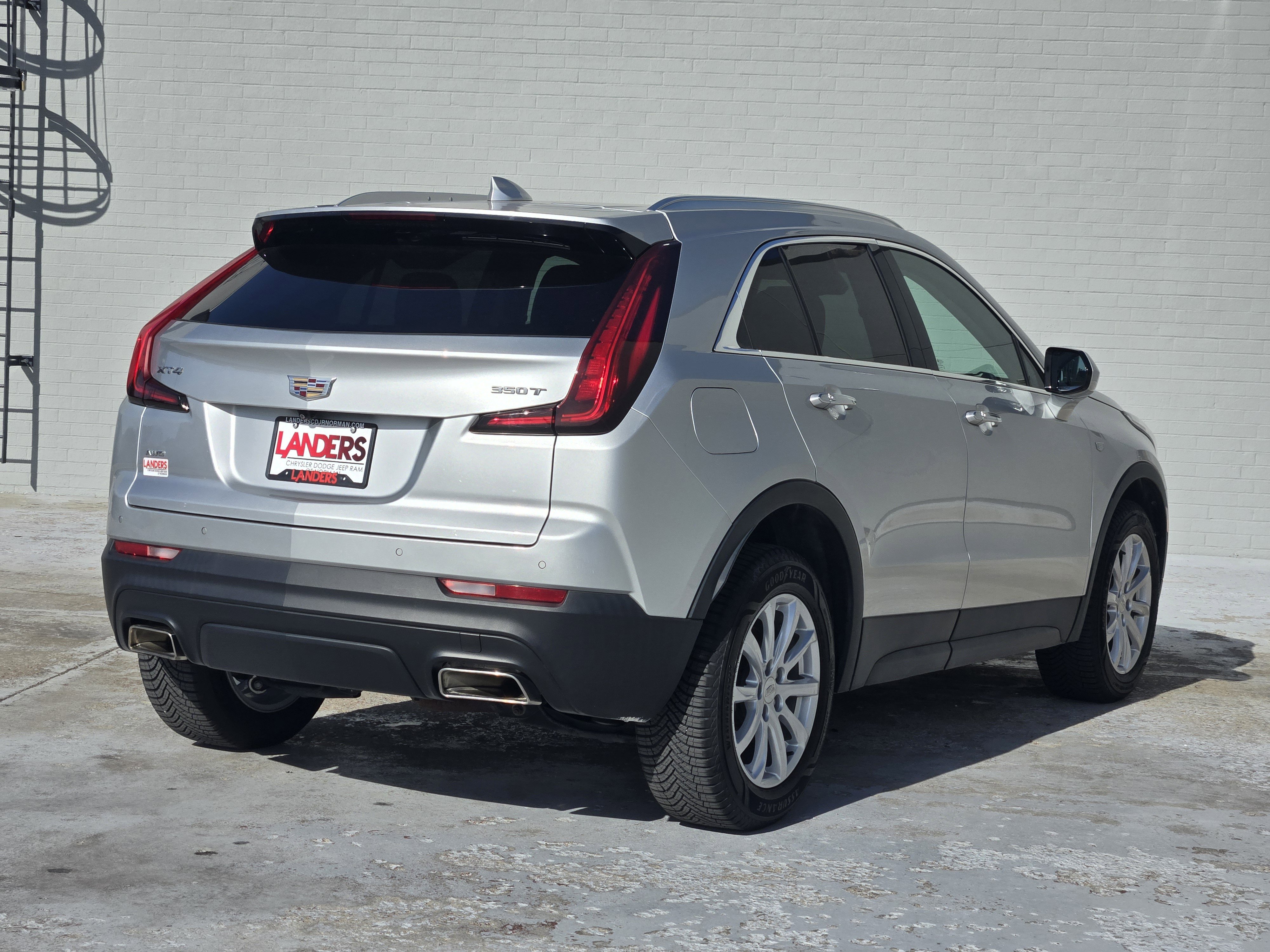 Used 2022 Cadillac XT4 Luxury w/ Cold Weather Package image 7