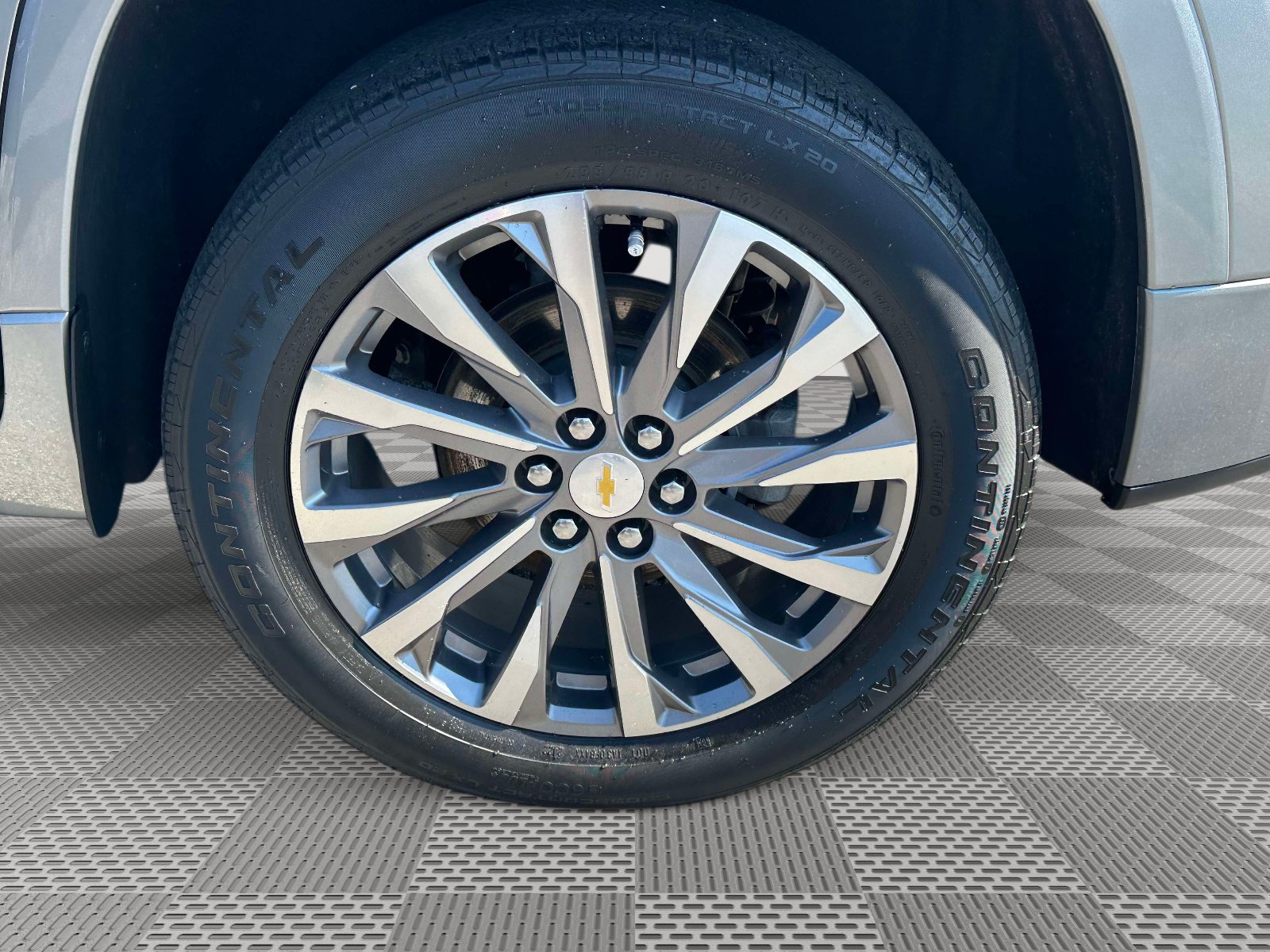 Used 2023 Chevrolet Traverse Premier w/ LPO, Floor Liner Package FWD image 35