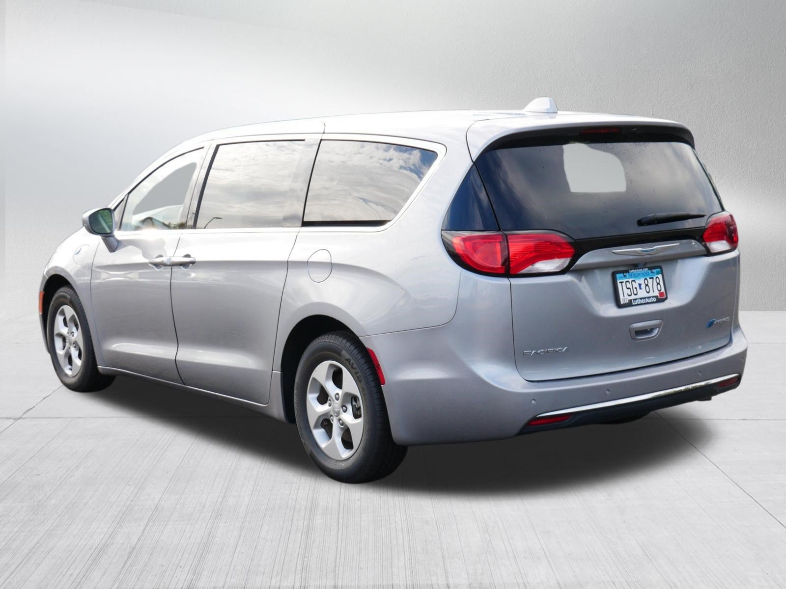 Used 2018 Chrysler Pacifica Touring Plus FWD image 5