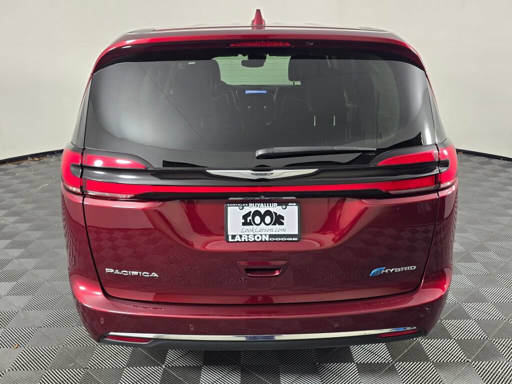Used 2022 Chrysler Pacifica Limited w/ Uconnect Theater Family Group FWD image 4
