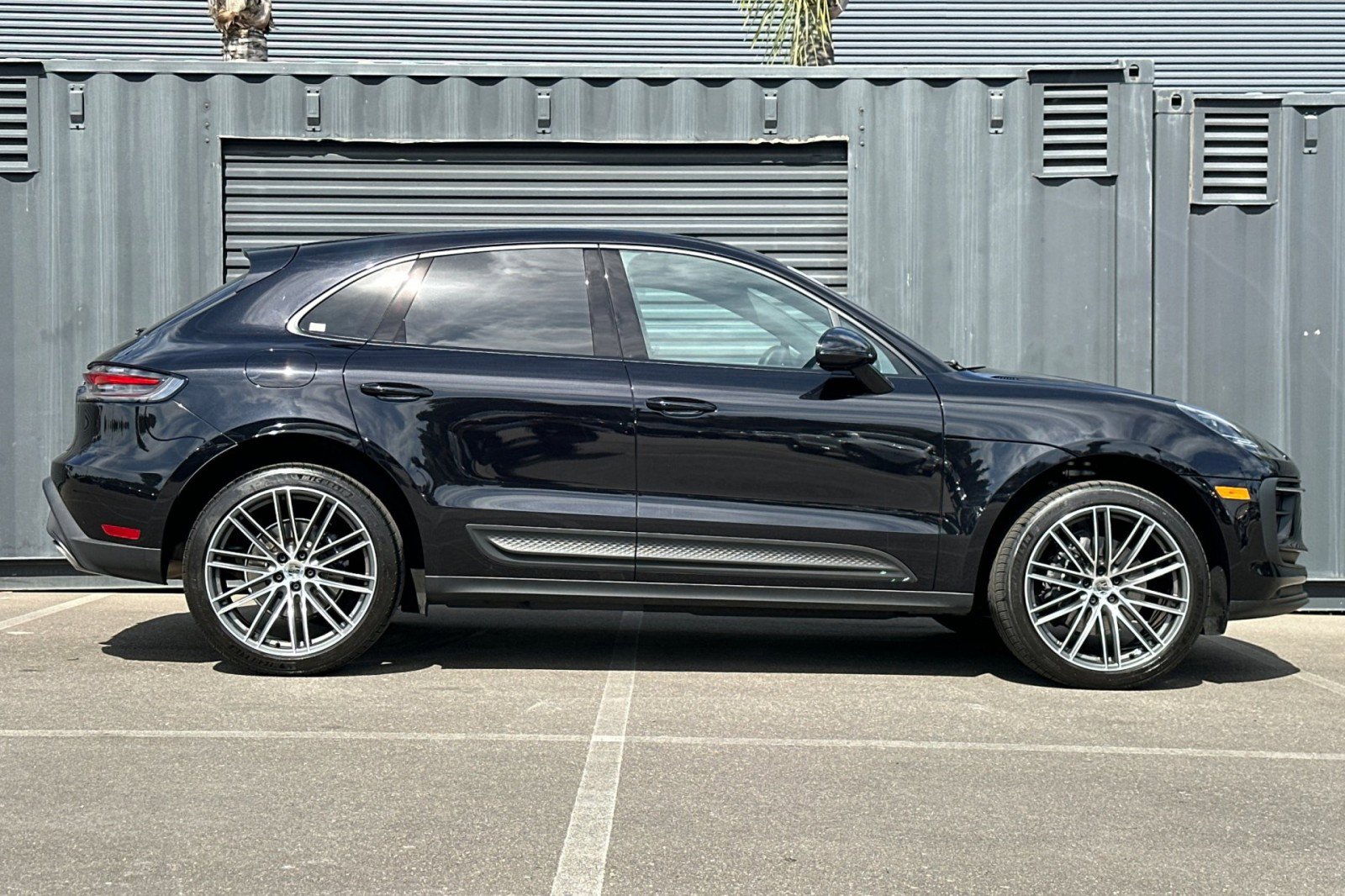 Certified 2025 Porsche Macan image 9