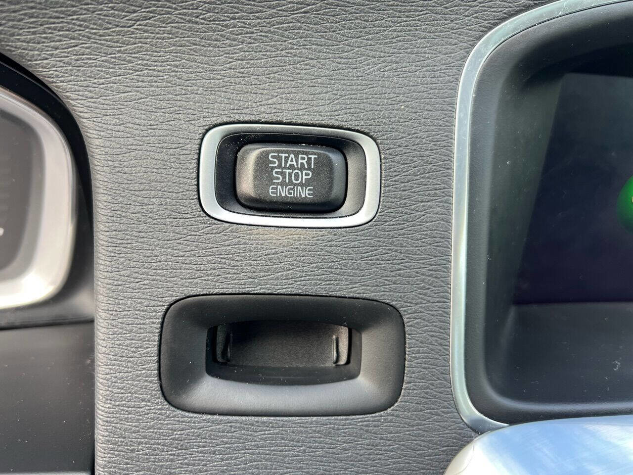 Used 2018 Volvo S60 T5 Inscription image 33
