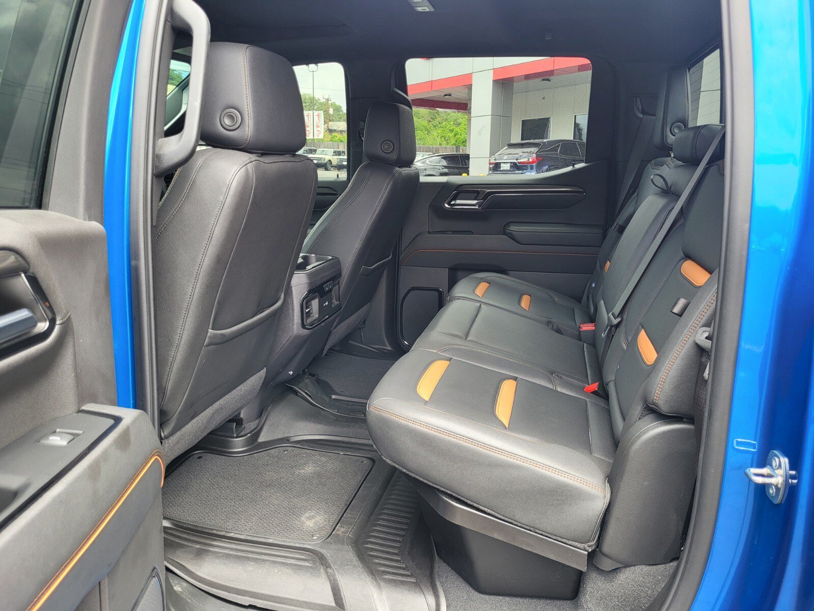 Used 2024 GMC Sierra 1500 AT4 w/ Technology Package AWD/4WD image 18