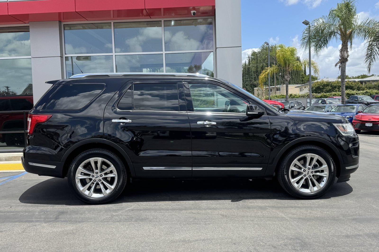 Used 2019 Ford Explorer Limited FWD image 4