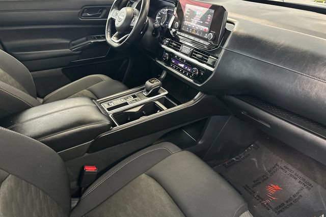 Used 2024 Nissan Pathfinder SV FWD image 18