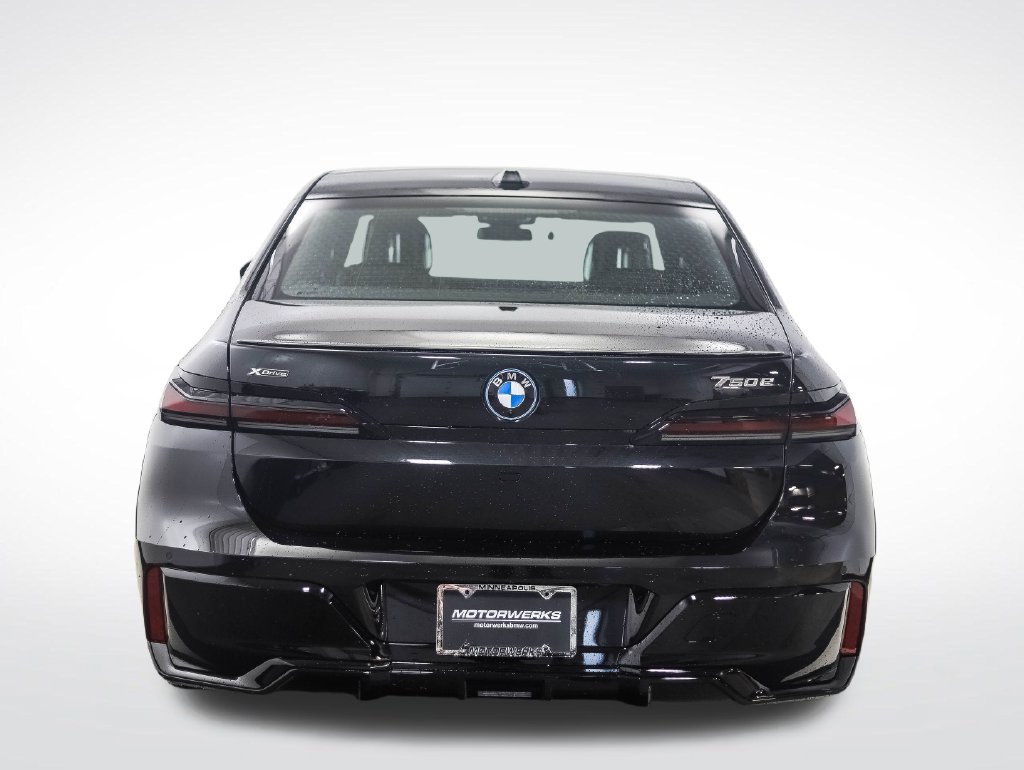 Used 2026 BMW 750e xDrive w/ Executive Package AWD/4WD image 4