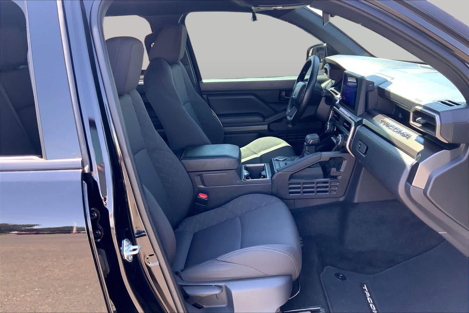 Used 2025 Toyota Tacoma SR5 RWD image 9
