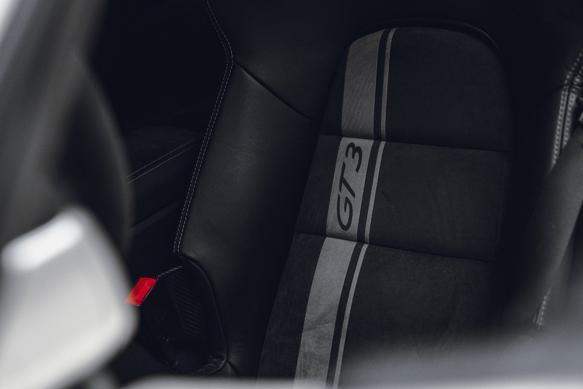 Used 2018 Porsche 911 GT3 RWD image 32