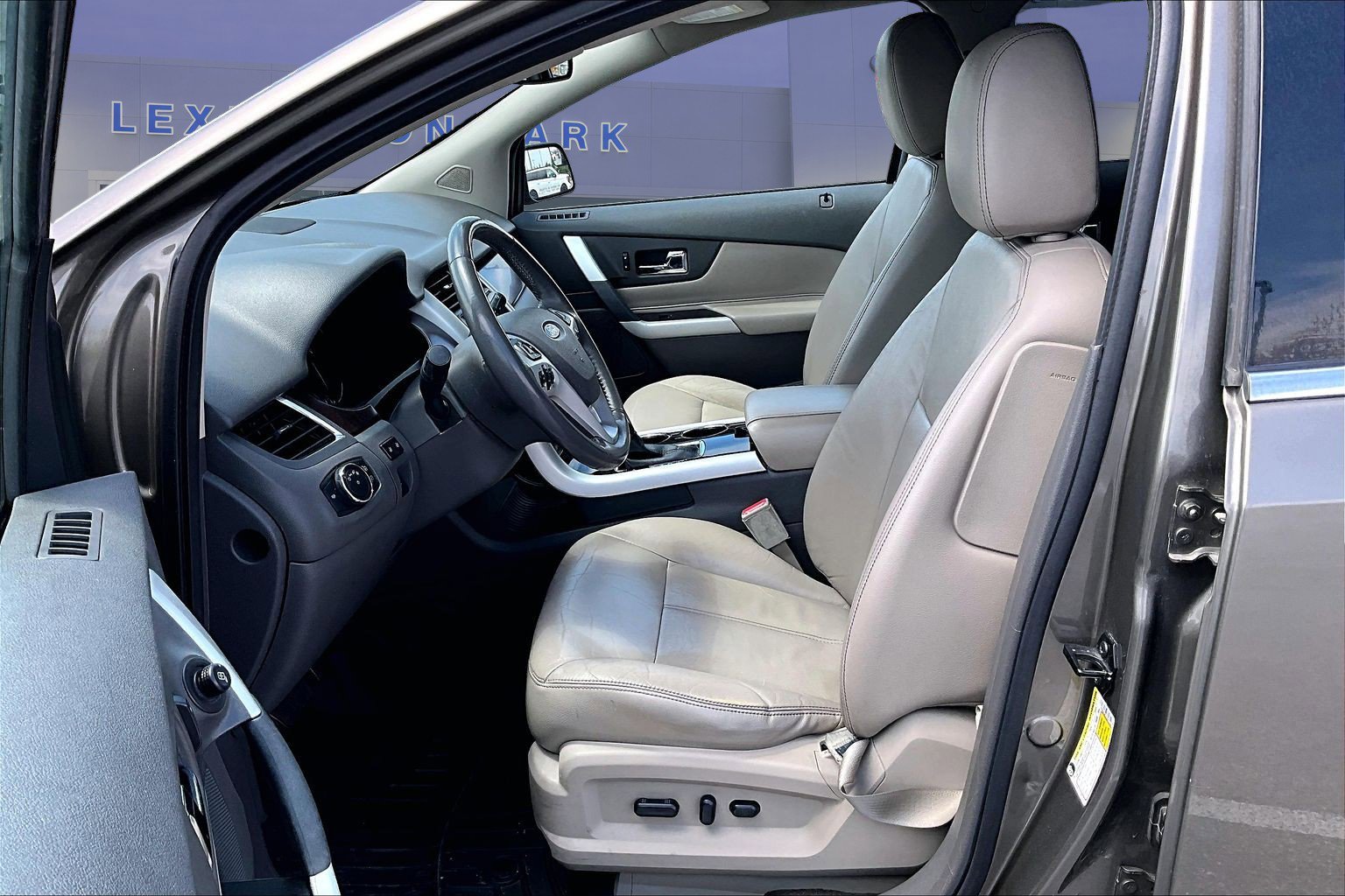 Used 2013 Ford Edge Limited w/ Driver Entry Pkg FWD image 9