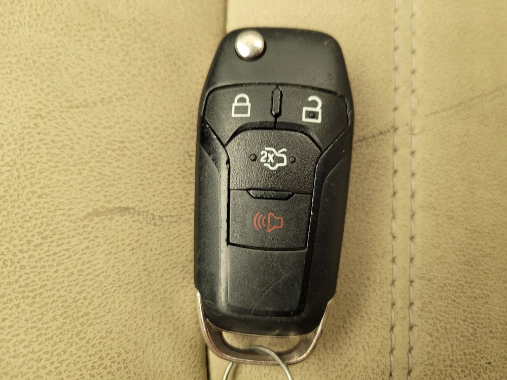 Used 2016 Ford Fusion SE w/ Equipment Group 202A FWD image 32