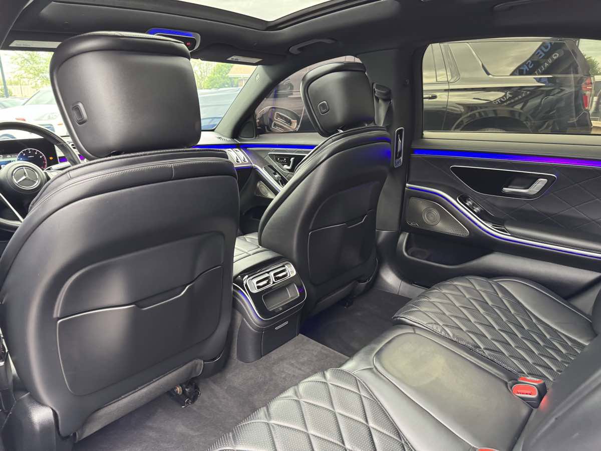 Used 2022 Mercedes-Benz S 580 4MATIC Sedan w/ AMG Line Package image 40