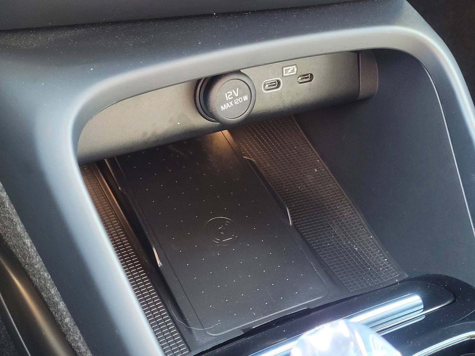 Certified 2023 Volvo XC40 B5 Plus w/ Protection Package Premier image 25