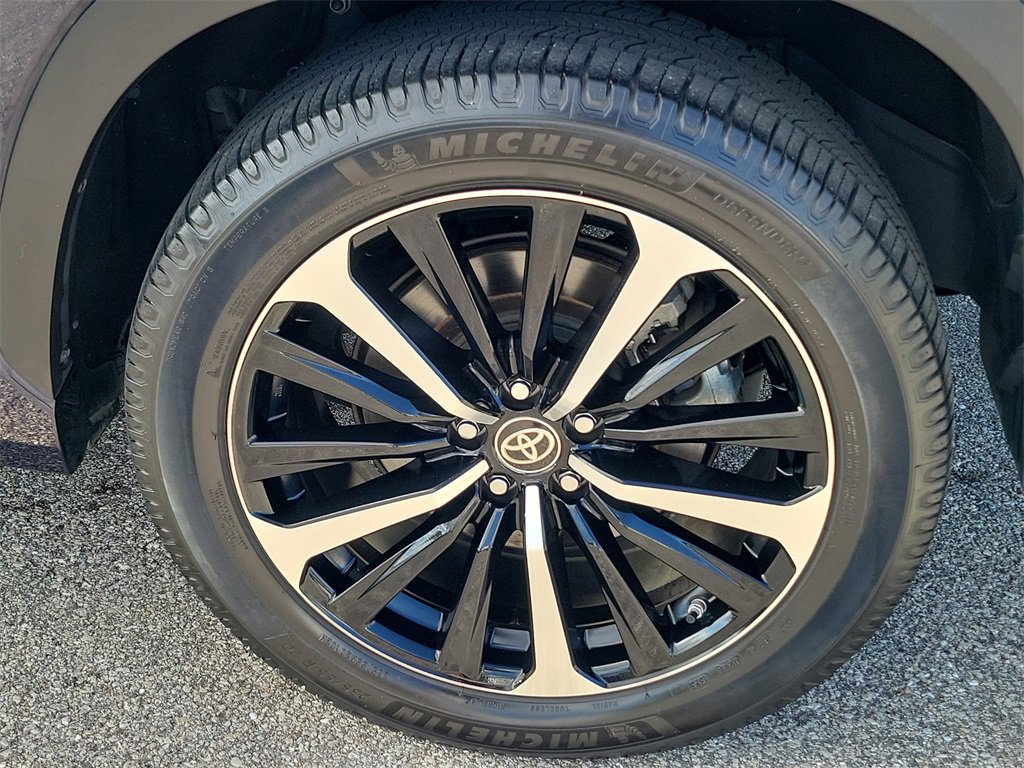 Used 2021 Toyota Highlander XSE image 12