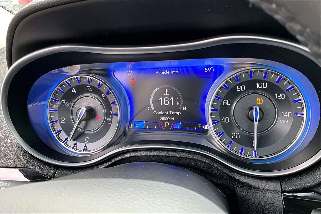 Used 2023 Chrysler 300 Touring w/ Sport Appearance Package image 9